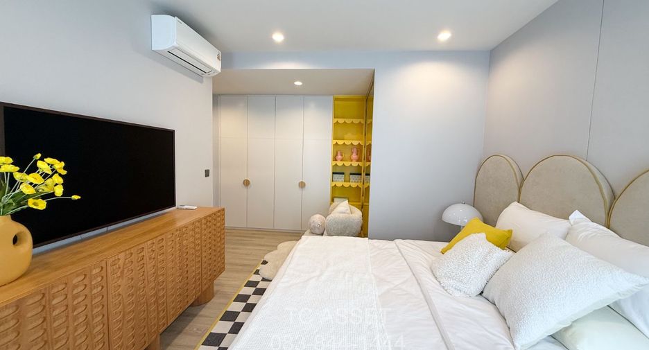 For rent 3 bedrooms condo in Huai Khwang, Bangkok