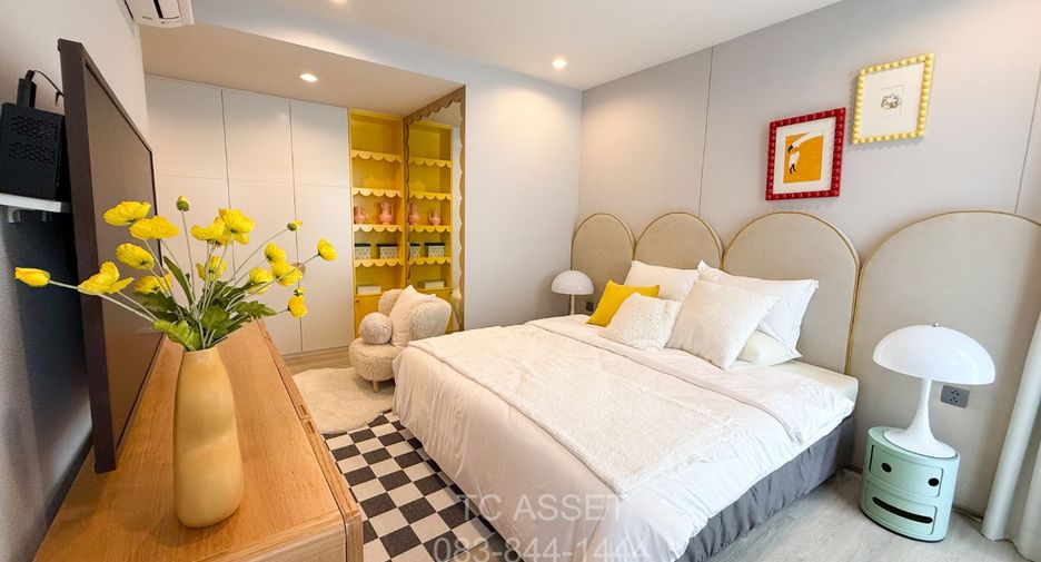 For rent 3 bedrooms condo in Huai Khwang, Bangkok