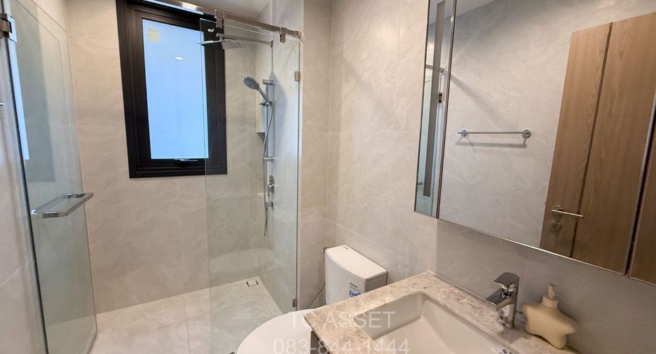 For rent 3 bedrooms condo in Huai Khwang, Bangkok