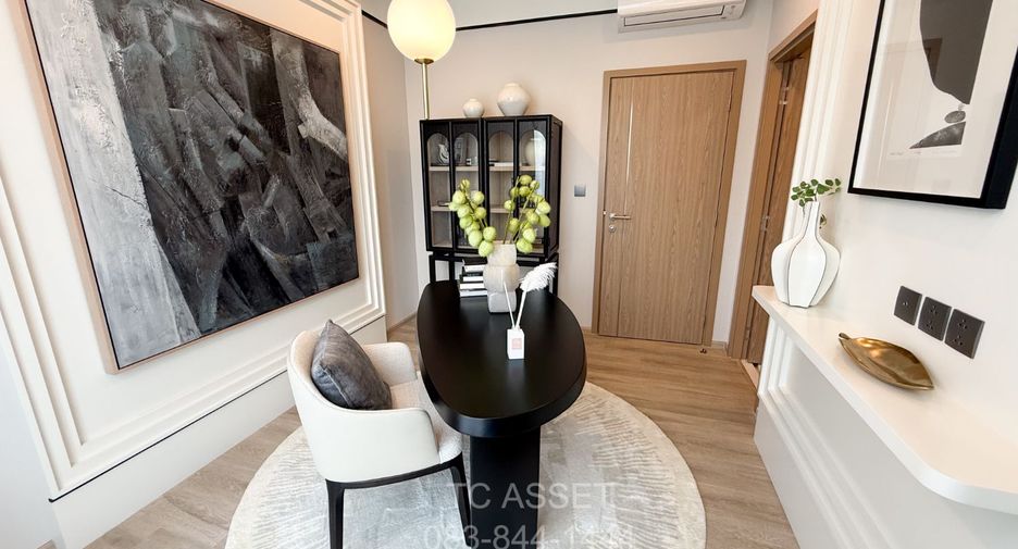 For rent 3 bedrooms condo in Huai Khwang, Bangkok
