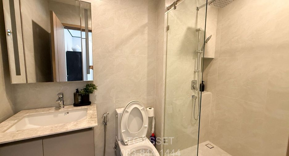 For rent 3 bedrooms condo in Huai Khwang, Bangkok