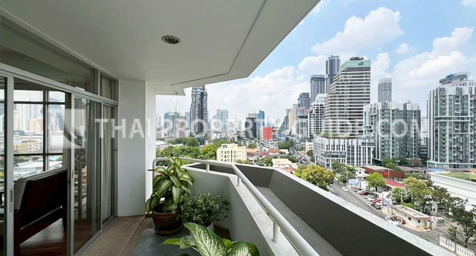 Condo en alquiler de 3 habitaciones en Watthana, Bangkok