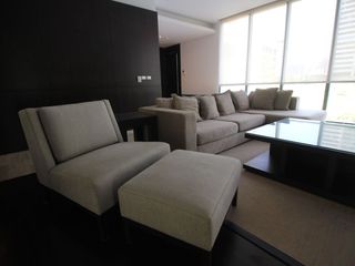 Condo en alquiler de 3 habitaciones en Khlong Toei, Bangkok