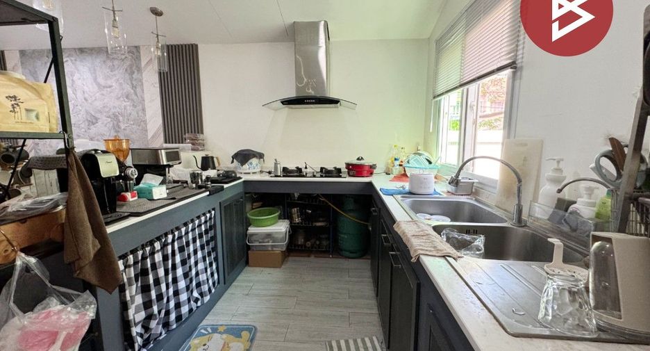 À vendre 3 chambres maison de ville à Bang Bua Thong, Nonthaburi