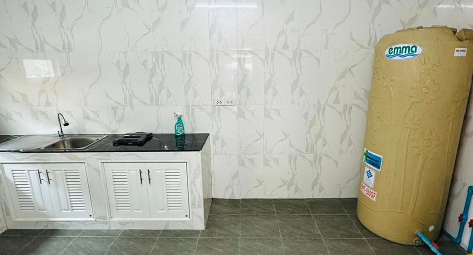 For rent 4 bedrooms townhouse in Bang Kapi, Bangkok