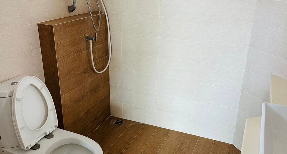 For rent 4 bedrooms townhouse in Bang Kapi, Bangkok