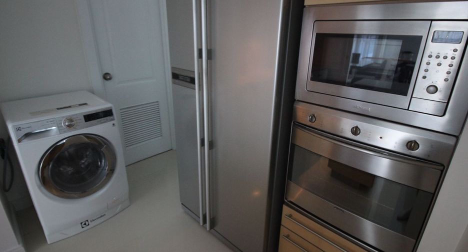 For rent 3 bedrooms condo in Pathum Wan, Bangkok