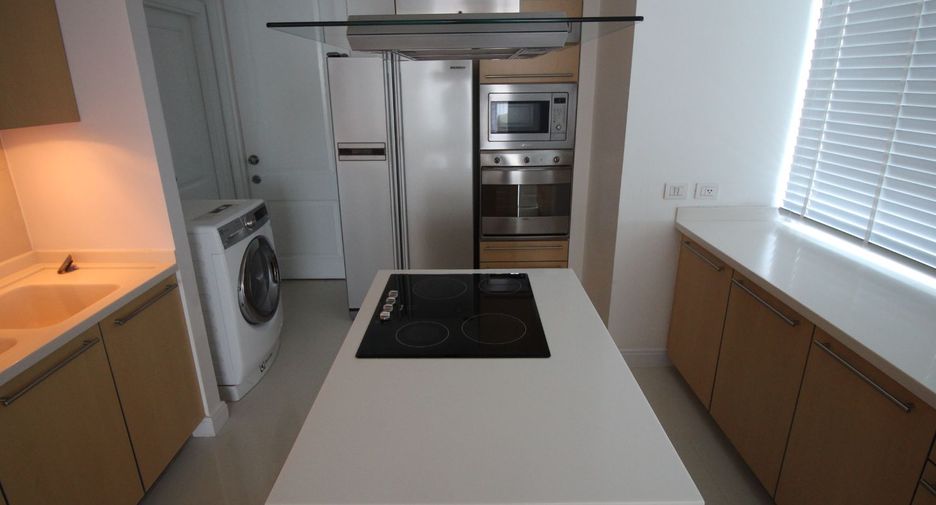 For rent 3 bedrooms condo in Pathum Wan, Bangkok
