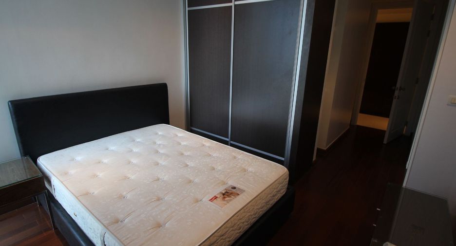 For rent 3 bedrooms condo in Pathum Wan, Bangkok