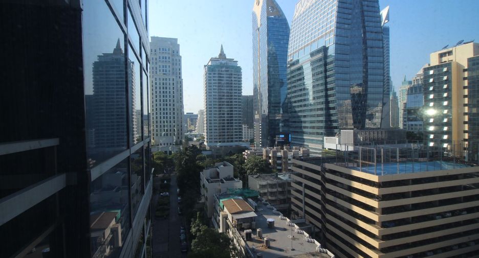For rent 3 bedrooms condo in Pathum Wan, Bangkok