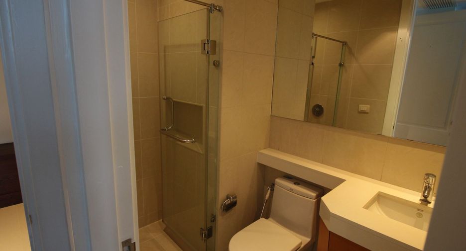 For rent 3 bedrooms condo in Pathum Wan, Bangkok