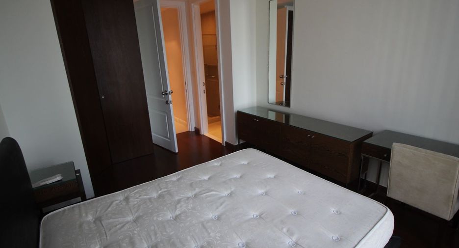 For rent 3 bedrooms condo in Pathum Wan, Bangkok