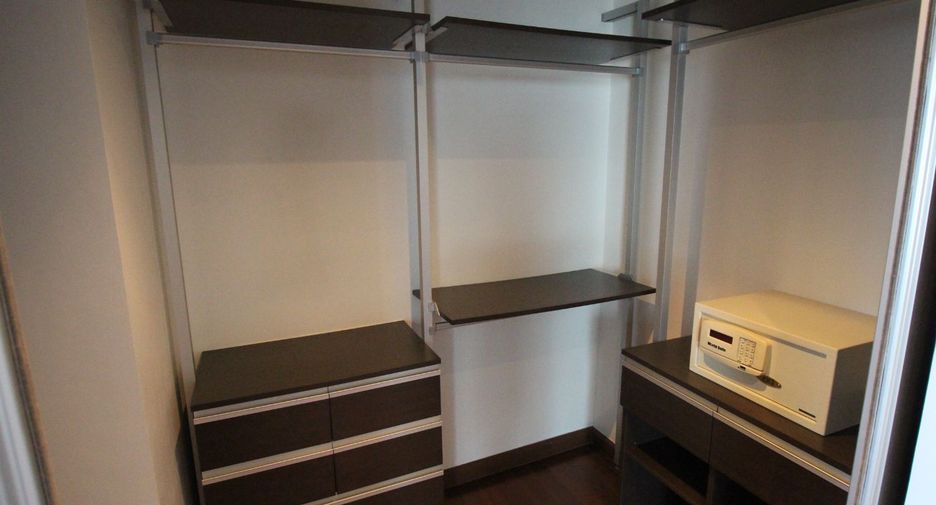 For rent 3 bedrooms condo in Pathum Wan, Bangkok