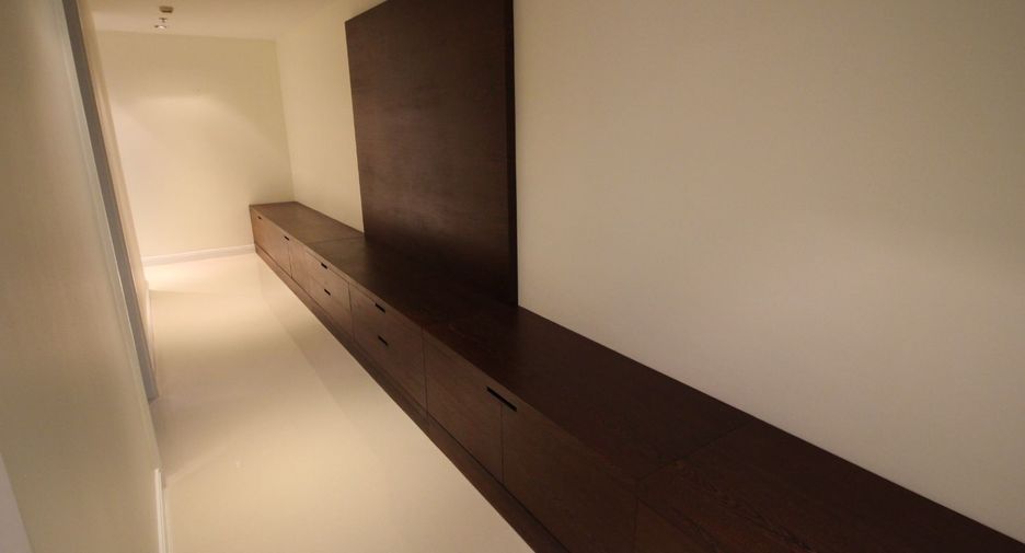 For rent 3 bedrooms condo in Pathum Wan, Bangkok