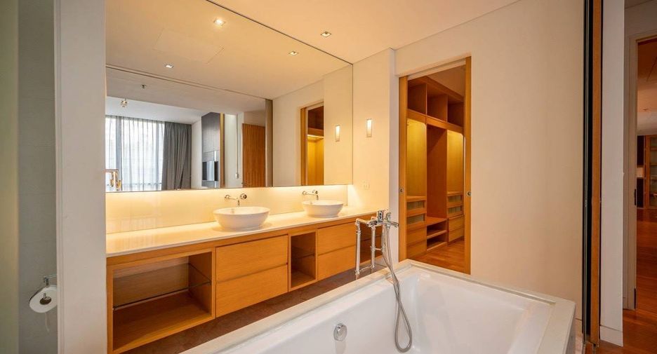 For rent and for sale 2 bedrooms condo in Khlong Toei, Bangkok