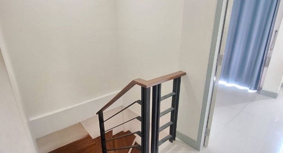 For sale 3 bedrooms townhouse in Mueang Samut Prakan, Samut Prakan