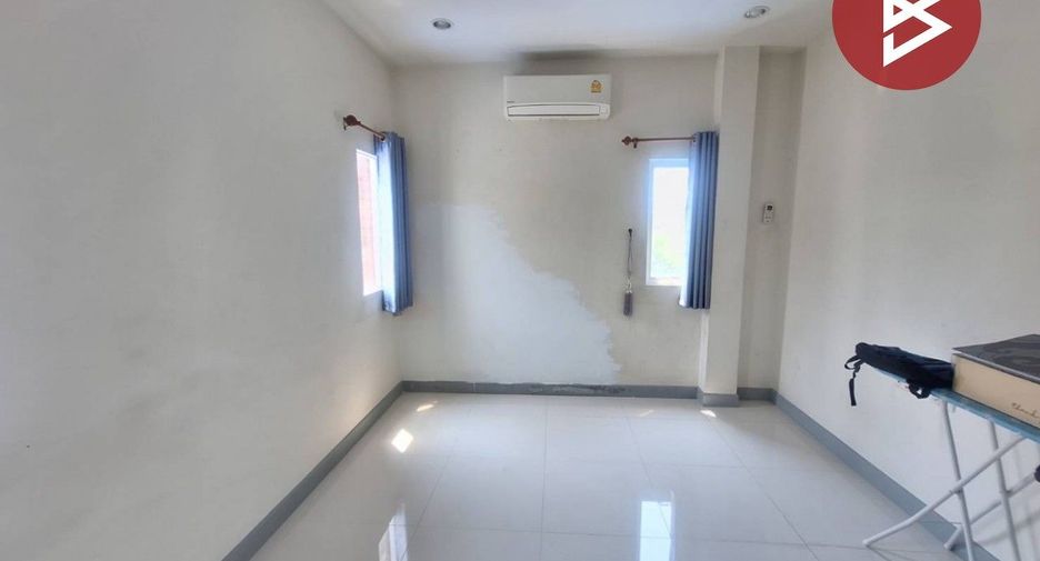 For sale 3 bedrooms townhouse in Mueang Samut Prakan, Samut Prakan
