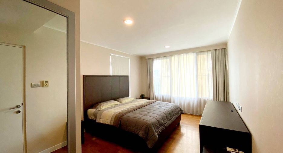 For rent 2 bedrooms condo in Pathum Wan, Bangkok
