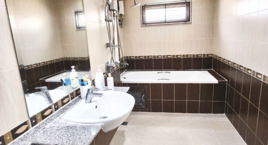 For sale 3 bedrooms house in Mueang Chon Buri, Chonburi