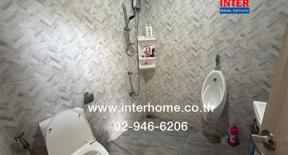 Almacén en venta de 3 habitaciones en Taling Chan, Bangkok