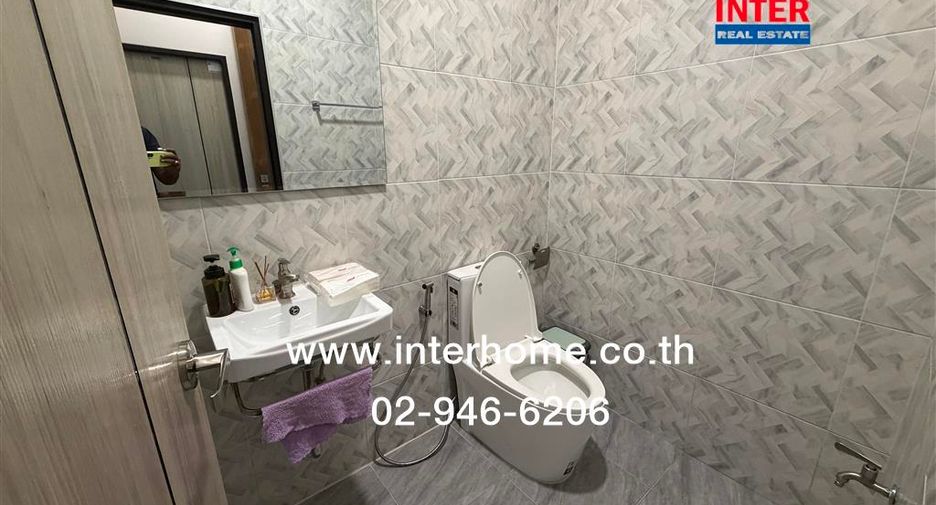 Almacén en venta de 3 habitaciones en Taling Chan, Bangkok