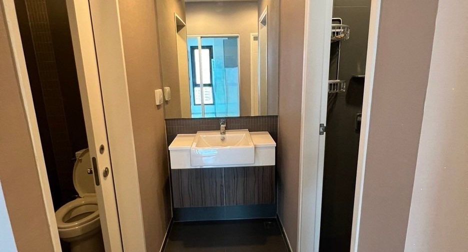 For rent 2 bedrooms condo in Huai Khwang, Bangkok