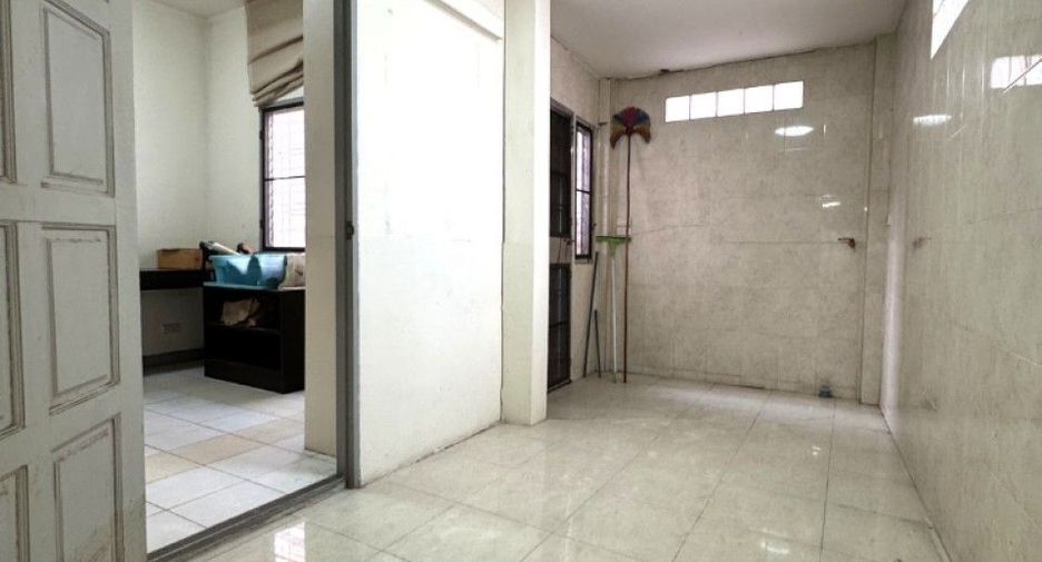 For sale 3 bedrooms house in Don Mueang, Bangkok