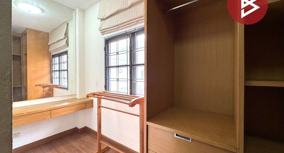For sale 3 bedrooms house in Don Mueang, Bangkok