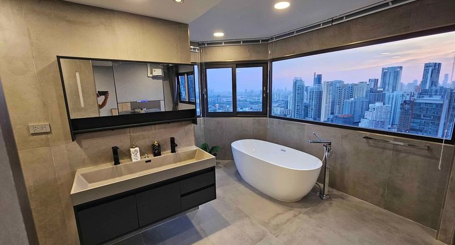 Wohnung zur Miete und zum Kauf mit 3 Zimmer in Khlong Toei, Bangkok