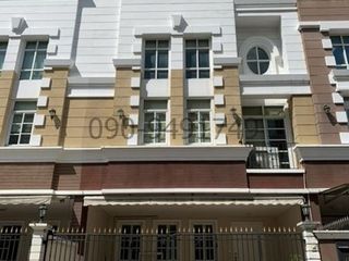 For rent 3 bedrooms townhouse in Bang Na, Bangkok