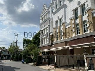 For rent 3 bedrooms townhouse in Bang Na, Bangkok