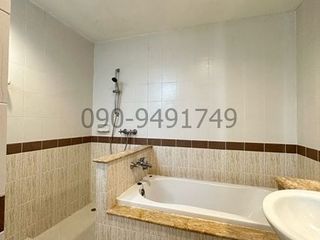 For rent 3 bedrooms townhouse in Bang Na, Bangkok