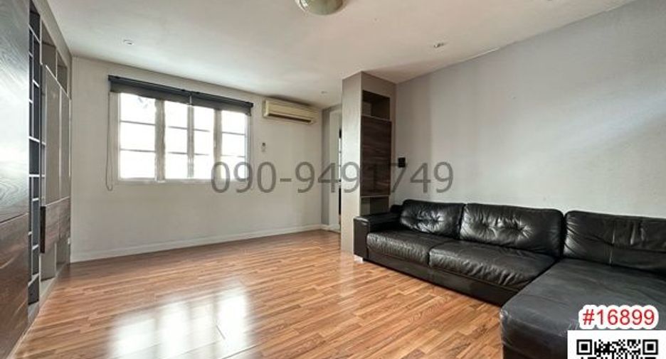 For rent 3 bedrooms townhouse in Bang Na, Bangkok