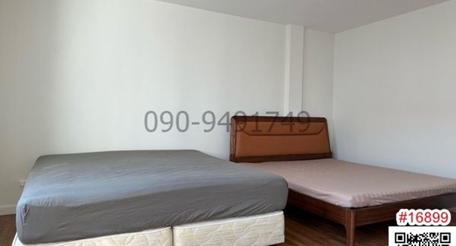 For rent 3 bedrooms townhouse in Bang Na, Bangkok