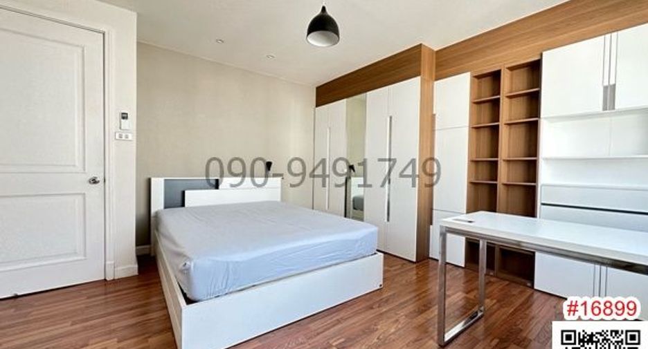 For rent 3 bedrooms townhouse in Bang Na, Bangkok