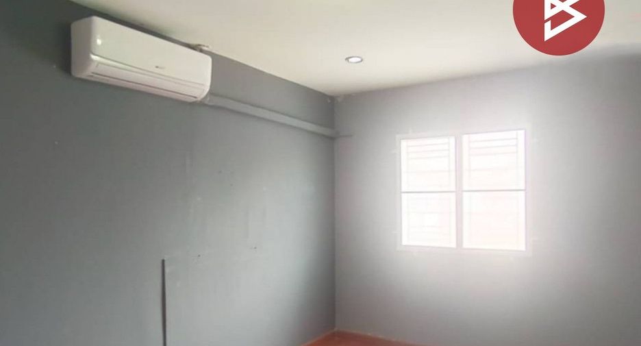 For sale 3 bedrooms townhouse in Min Buri, Bangkok