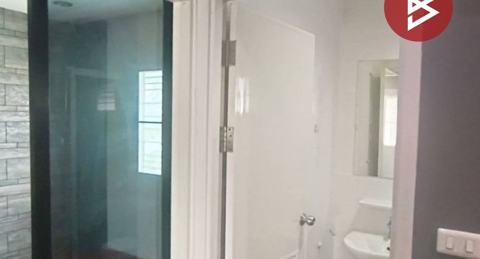 For sale 3 bedrooms townhouse in Min Buri, Bangkok