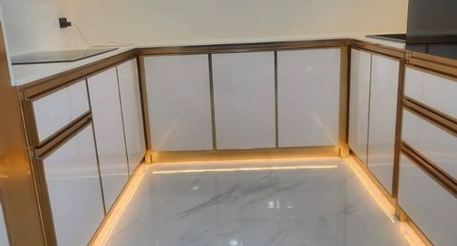 For sale 2 bedrooms condo in Yan Nawa, Bangkok