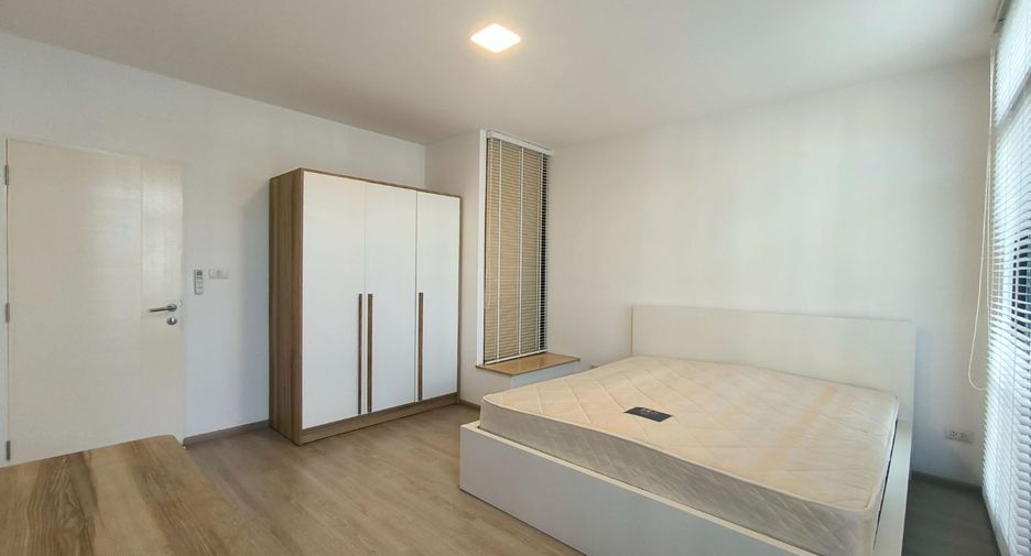 For rent 3 bedrooms townhouse in Bang Phli, Samut Prakan