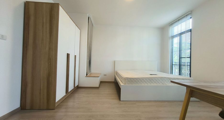 For rent 3 bedrooms townhouse in Bang Phli, Samut Prakan