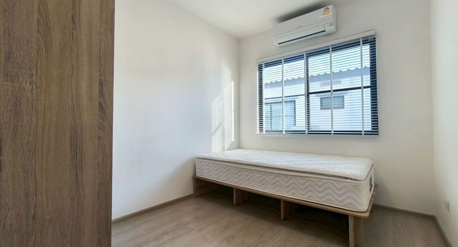 For rent 3 bedrooms townhouse in Bang Phli, Samut Prakan