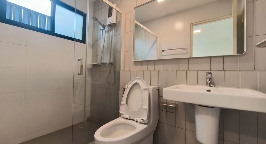 For rent 3 bedrooms townhouse in Bang Phli, Samut Prakan