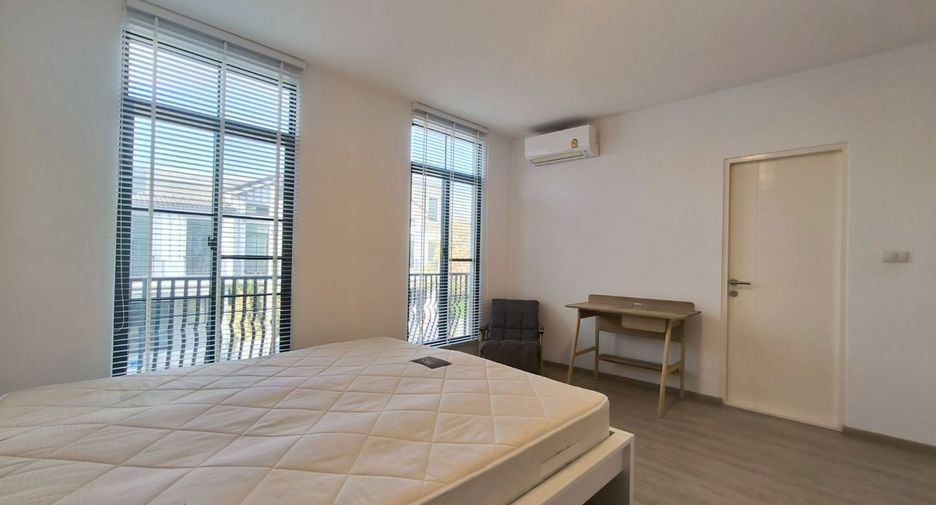 For rent 3 bedrooms townhouse in Bang Phli, Samut Prakan