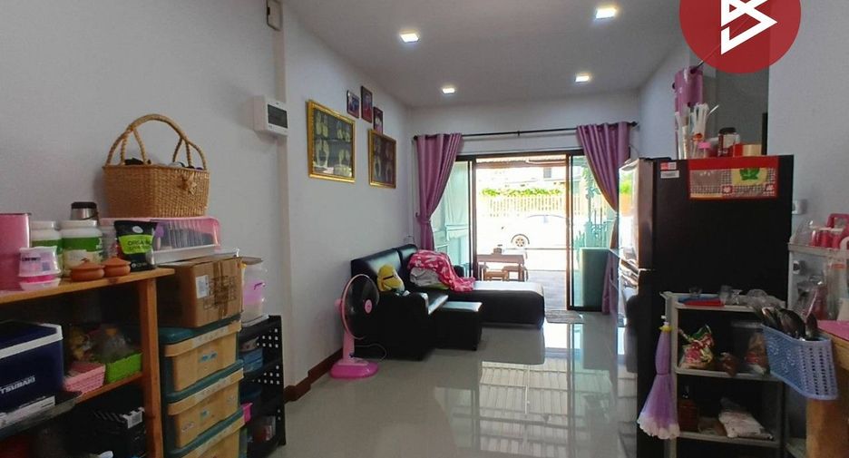 For sale 2 bedrooms townhouse in Ban Bueng, Chonburi
