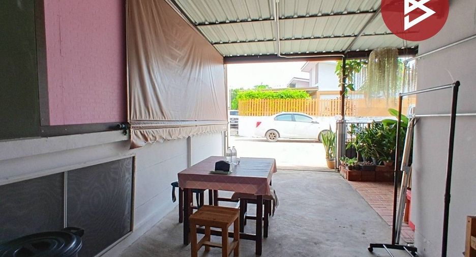 For sale 2 bedrooms townhouse in Ban Bueng, Chonburi