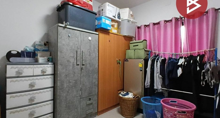 For sale 2 bedrooms townhouse in Ban Bueng, Chonburi