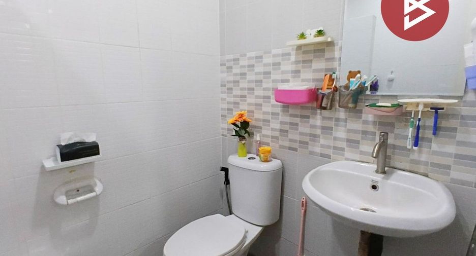 For sale 2 bedrooms townhouse in Ban Bueng, Chonburi