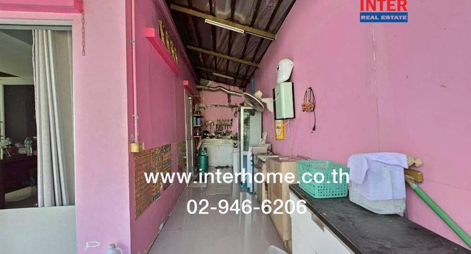 À vendre 3 chambres maison de ville à Bang Sao Thong, Samut Prakan