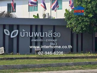 Casa adosada en venta de 3 habitaciones en Bang Sao Thong, Samut Prakan