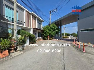 Casa adosada en venta de 3 habitaciones en Bang Sao Thong, Samut Prakan